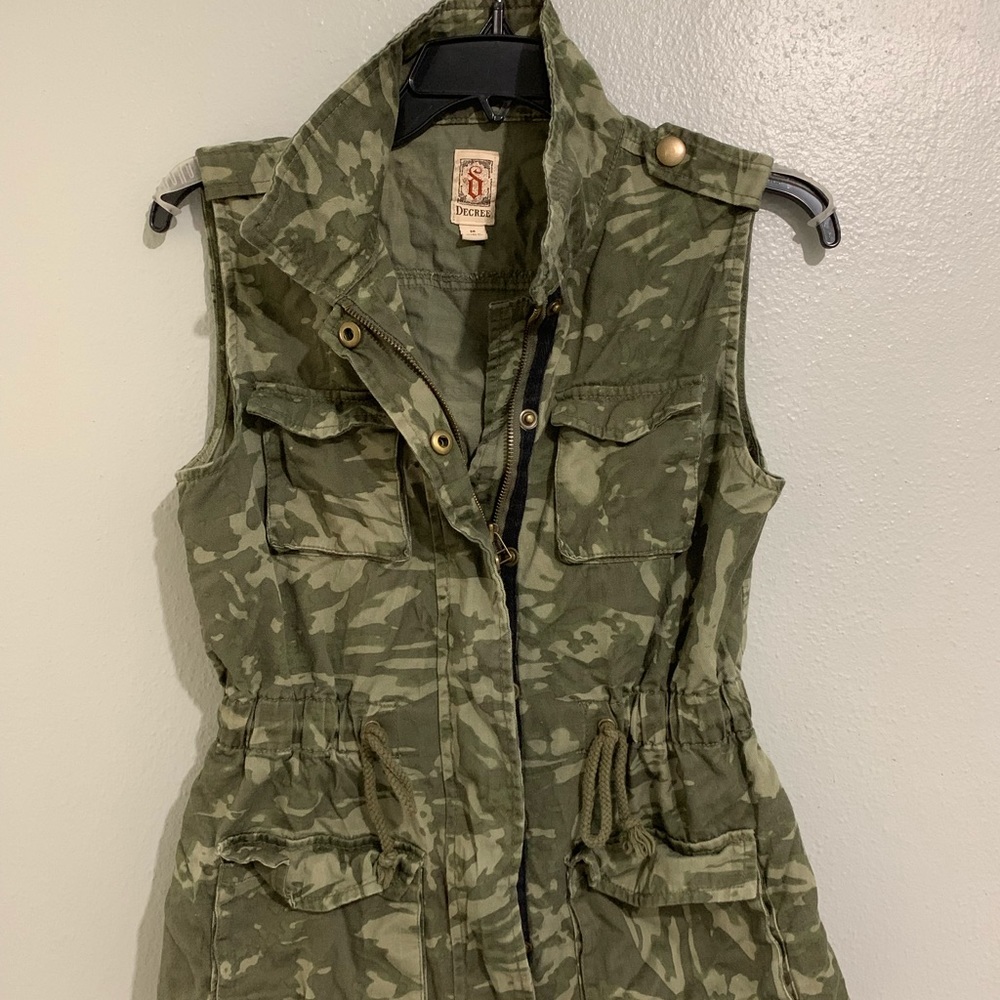 Camo utility vest